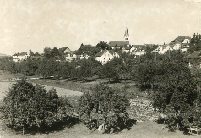 Dorfansicht mit Kirche