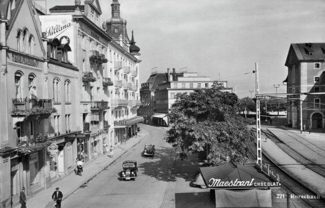 Strassenzug mit Maestrani-Kiosk