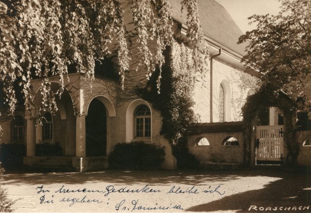 Klosterhof oder kirchliches Gebäude