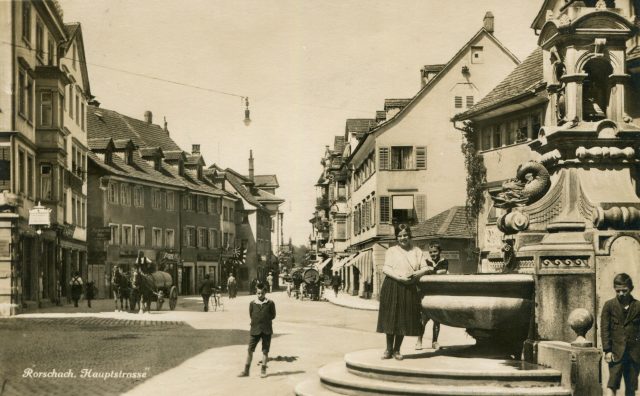 Hauptstrasse mit Jakobsbrunnen