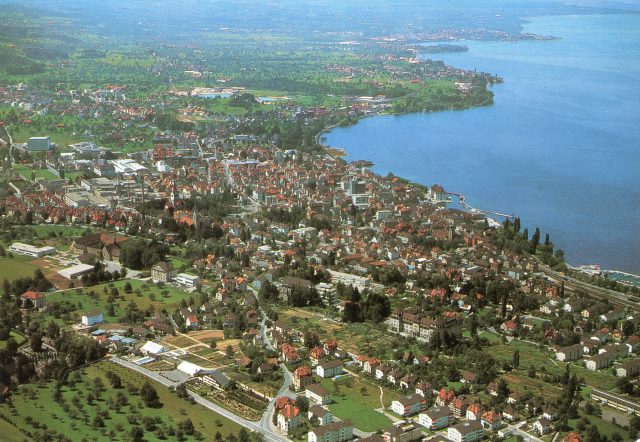 Luftaufnahme mit Kloster Mariaberg und Bodenseebucht