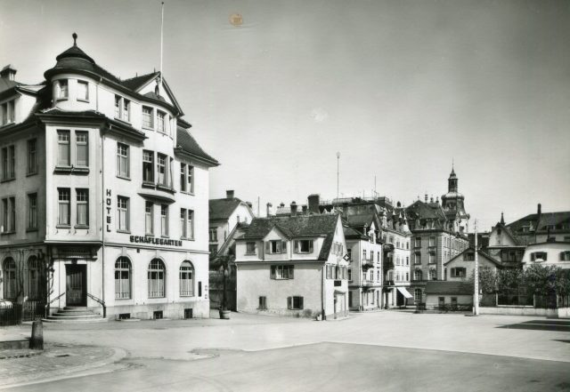 Hotel-Restaurant Schäflegarten mit Stadtansicht