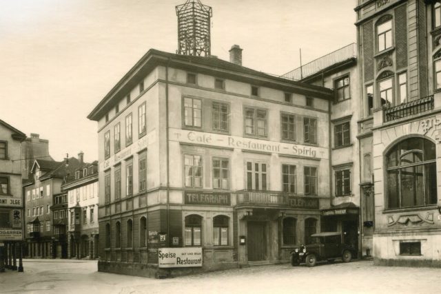 Ansicht des Café-Restaurant Spirig mit Telegraph und Telephon