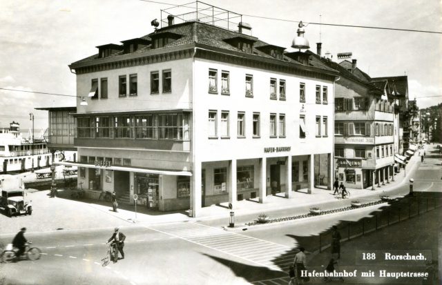 Hafenbahnhof mit Hafen-Buffet und Blick in die Hauptstrasse