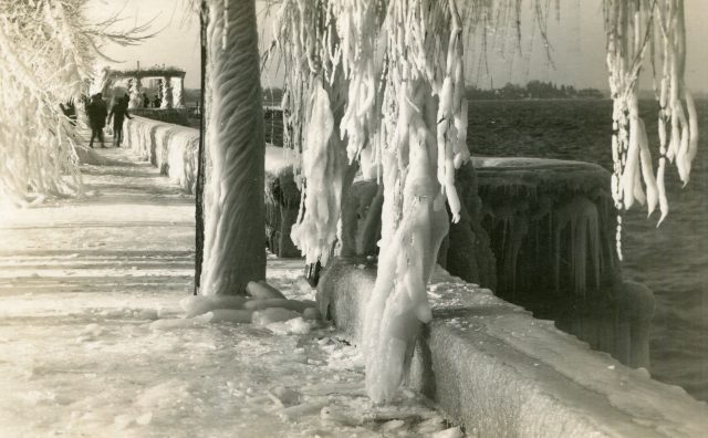Vereiste Uferpromenade am Bodensee