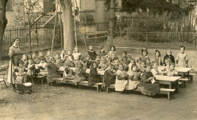 Kinderschule Rorschach (Beda-Schulhaus) im Garten