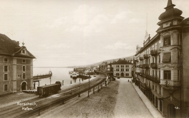 Hafenplatz mit Kornhaus und Hotel Anker