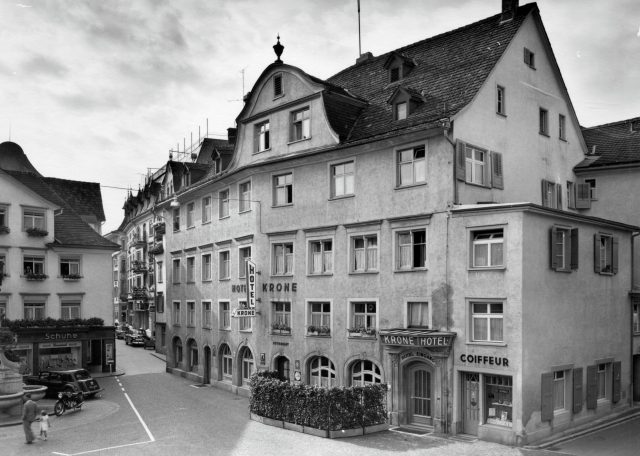 Hotel Krone am Kronenplatz mit Jakobsbrunnen