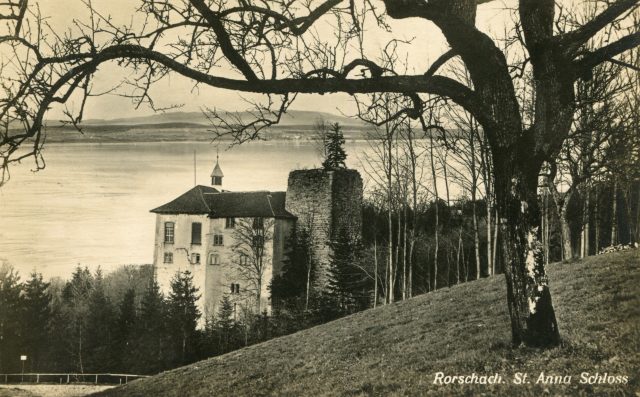 Schloss St. Anna mit Blick auf den Bodensee