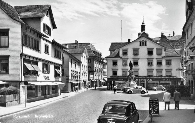 Kronenplatz mit Jakobsbrunnen und Schuhhaus Rosenbach
