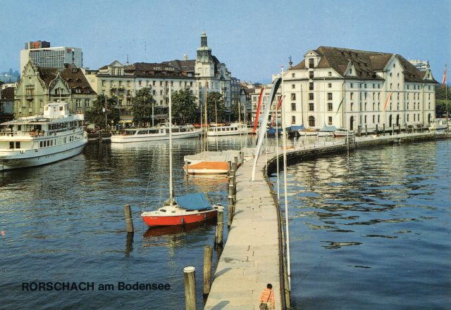 Hafenbecken mit Kornhaus, Hotel Anker und Coop-Hochhaus