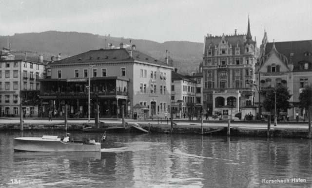 Hafenfront mit Bahnhof Rorschach-Hafen und alter Post