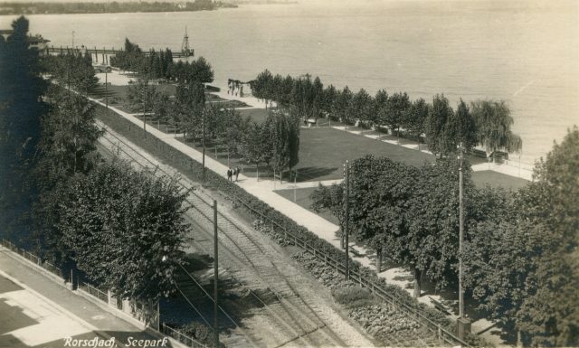 Gesamtansicht der Quaianlagen mit Hafenbahn