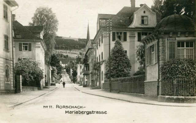 Blick durch die Mariabergstrasse zum Lehrerseminar Mariaberg