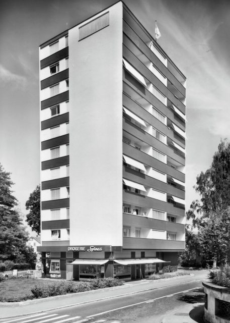 Modernes Hochhaus mit Drogerie Spinas an der St. Gallerstrasse