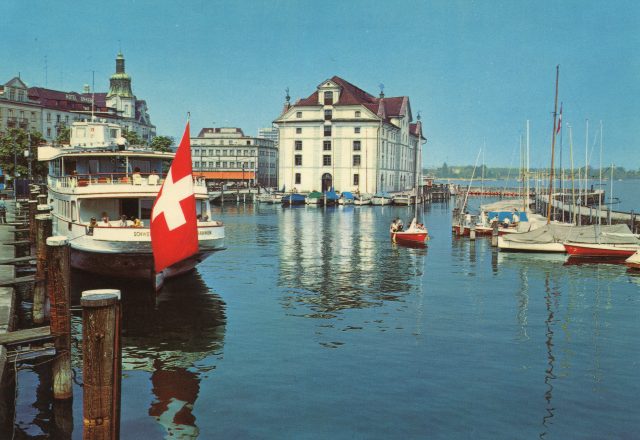 Bunte Hafenidylle mit SBB-Motorschiff und Kornhaus
