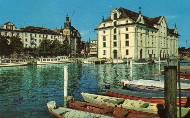 Bunte Hafenidylle mit Kornhaus, Hotel Anker und markantem Eckturm