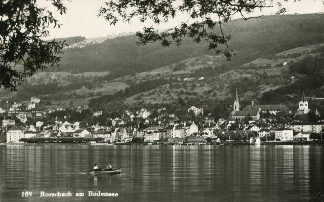 Seeansicht von Rorschach mit Ruderboot und Blick zum Rorschacherberg
