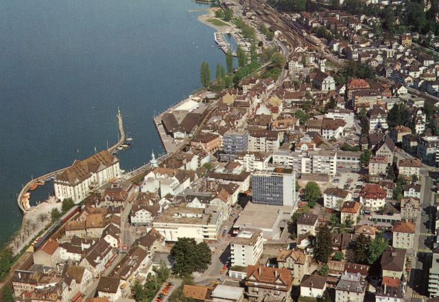 Spektakuläre Luftaufnahme über das Hafenareal und das Stadtzentrum