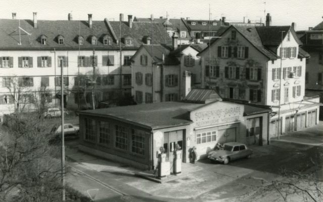 Ansicht der Sonnenhof-Garage mit Tankstelle