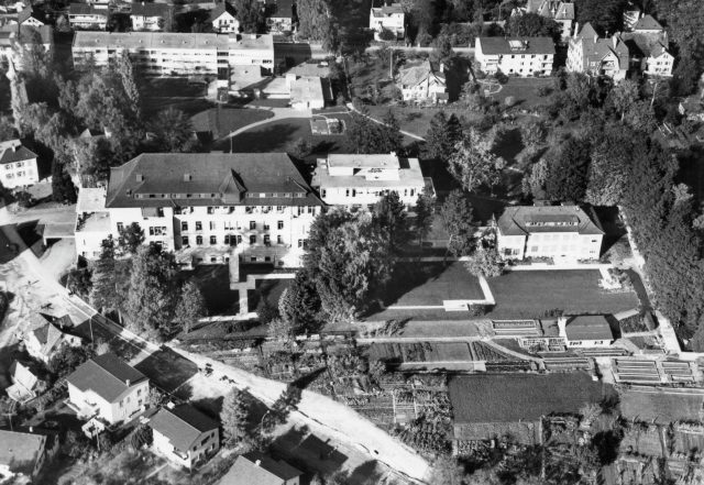 Luftaufnahme des Krankenhauses Rorschach mit Spitalgarten