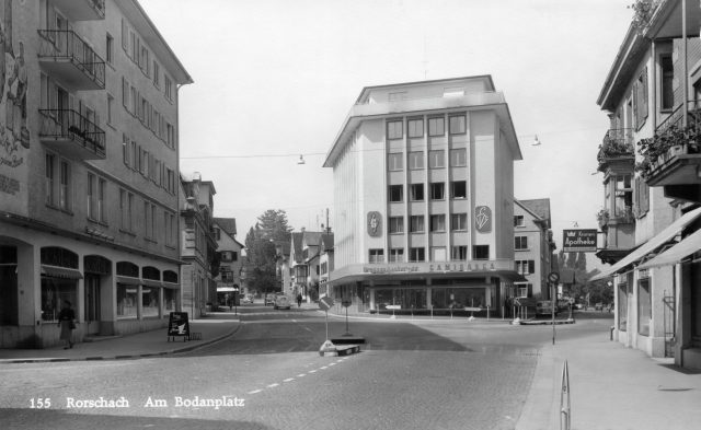 Bodanplatz mit dem Geschäftshaus Gossenbacher & Camisasca
