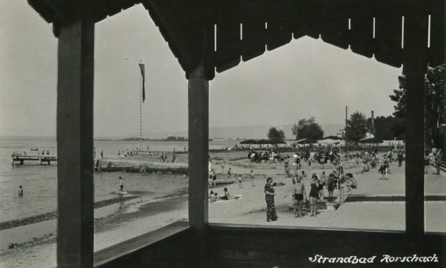 Belebter Badestrand im Strandbad Rorschach