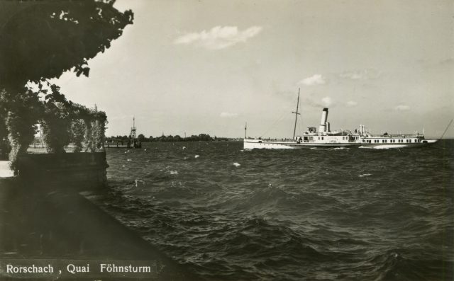 Föhnsturm am Quai mit Raddampfer