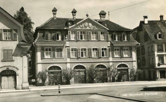 Barockes Pfarrhaus an der Hauptstrasse