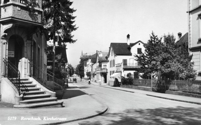 Kirchstrasse mit Treppenaufgang