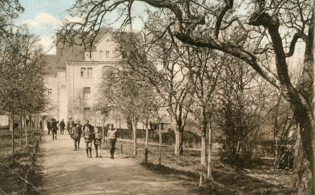 Institut Heller vormals Wiget mit Schülern
