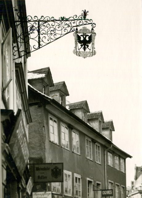 Historisches Wirtshausschild des Gasthauses „Adler“