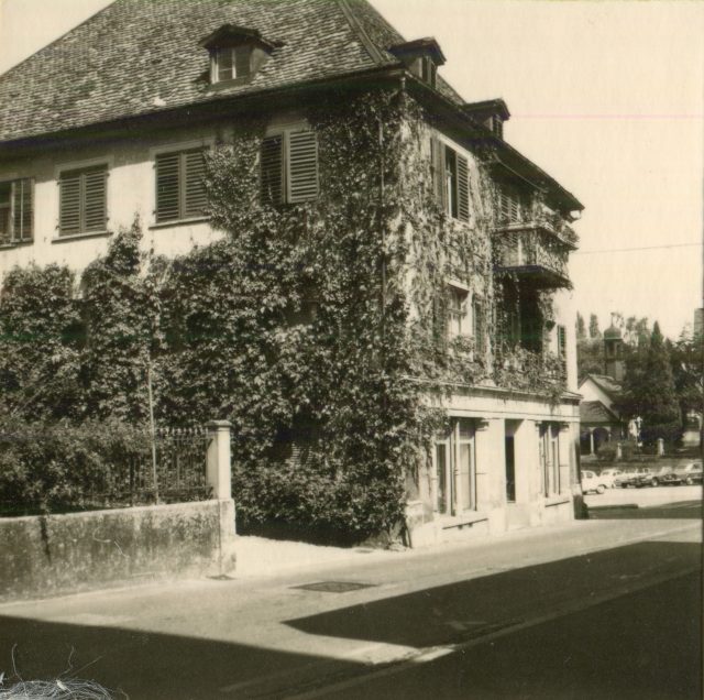 Kirchplatz mit der Stadtkirche St. Kolumban und der Kaplanei