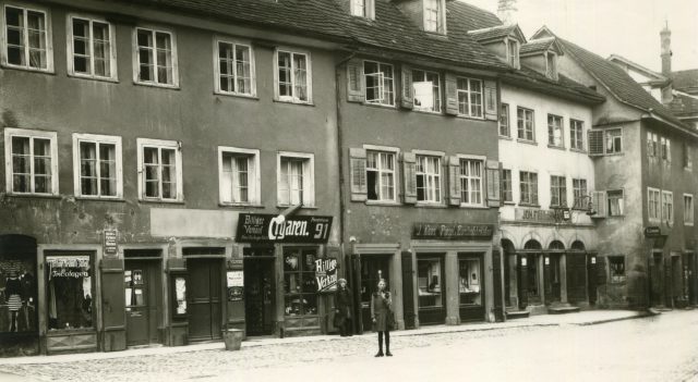 Ladenzeile an der Hauptstrasse 91