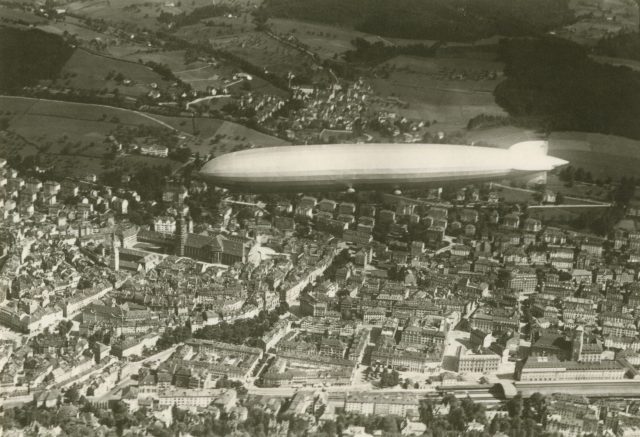 Graf-Zeppelin-Luftschiff über St. Gallen, aufgenommen anlässlich des Rorschacher Flugtags