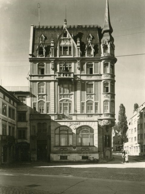 Die historische Hauptpost an der Hauptstrasse