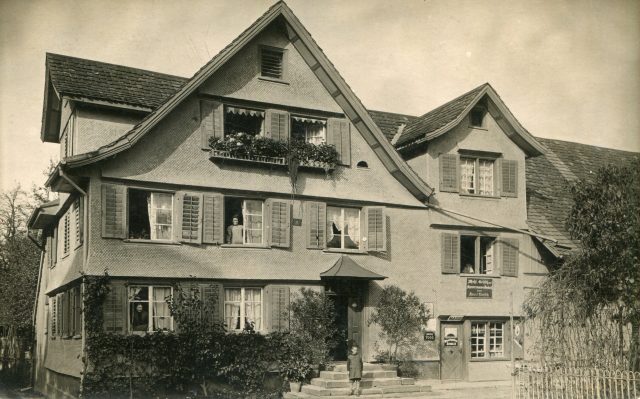 Wohnhaus und Speisewaren-Handlung Arnold Rüesch