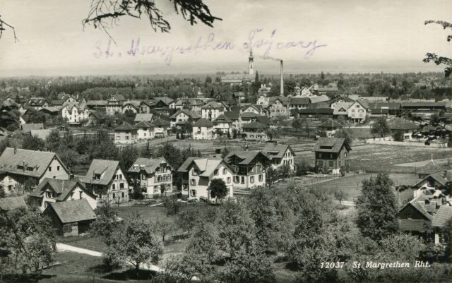Blick über das dörfliche Quartier Bahnhofstrasse und Johannes-Brassel-Strasse