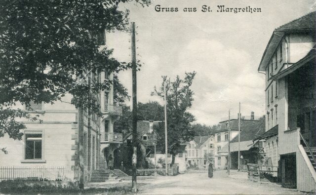 Hauptstrasse 101 mit Blick Richtung Dorfkern