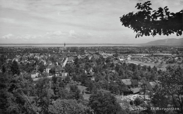 Dorfpanorama mit Werkplatz der Gautschi AG und Steinbruch Meierhof