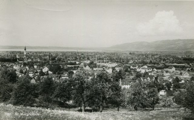 Frühlingsblüte über St. Margrethen mit Blick zum Bodensee