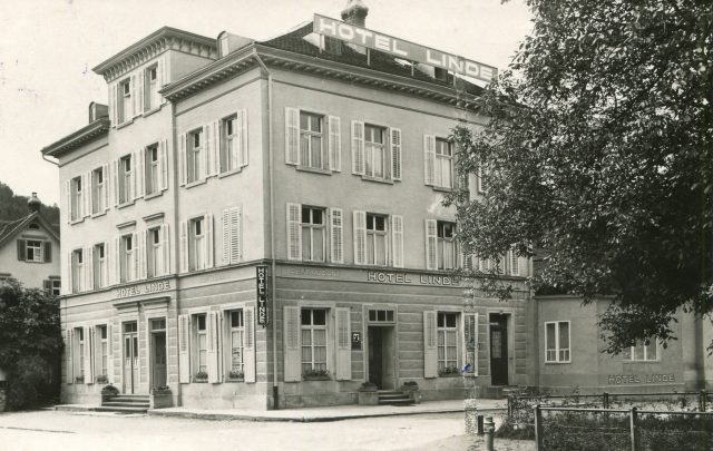 Hotel-Restaurant Linde mit teilretuschiertem Strommasten