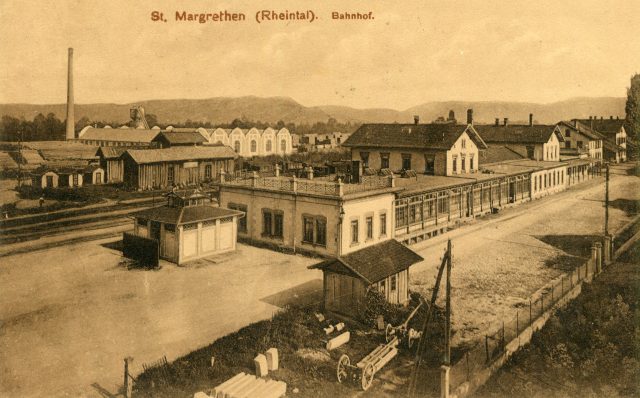 Historischer Bahnhof mit Industriegebiet und Holzindustrie AG
