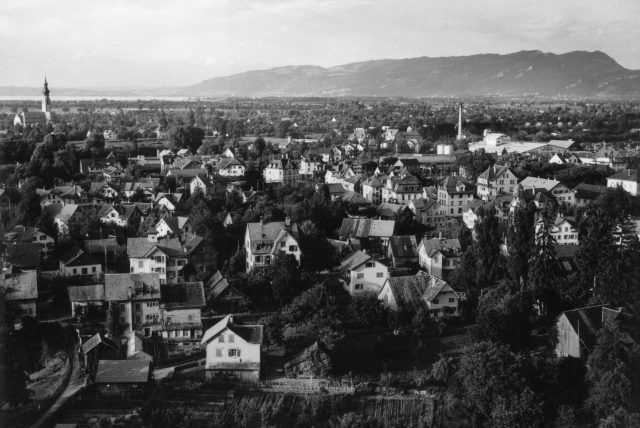 Seltene Ortsansicht mit Blick Richtung Höchst und Pfänder