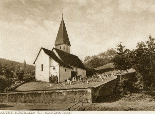 Das alte Kirchlein (St. Margaretha) mit Friedhof