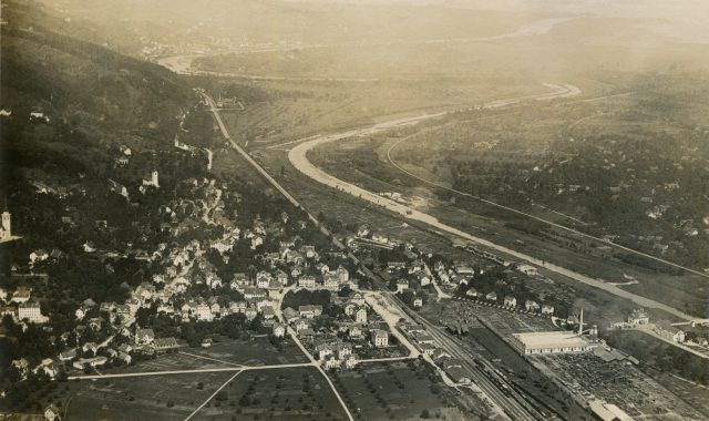 Flugaufnahme von St. Margrethen SG mit Unterdorf und Holzindustrie