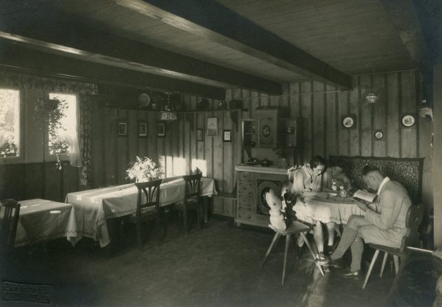 Gaststube mit Gästen in einem Rorschacher Restaurant
