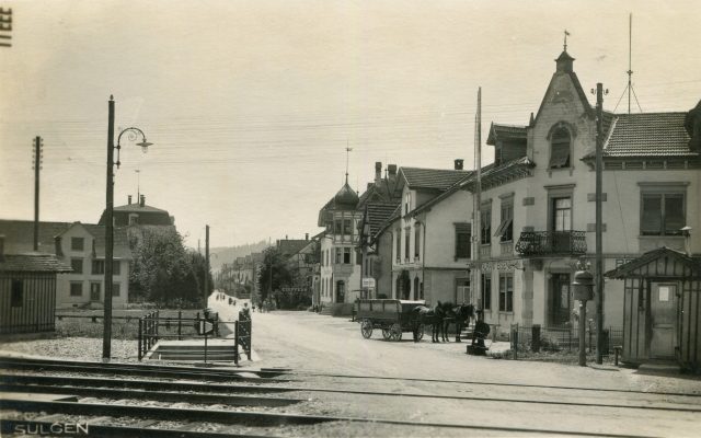 Historische Bahnhofstraße mit Restaurant Eisenbahn